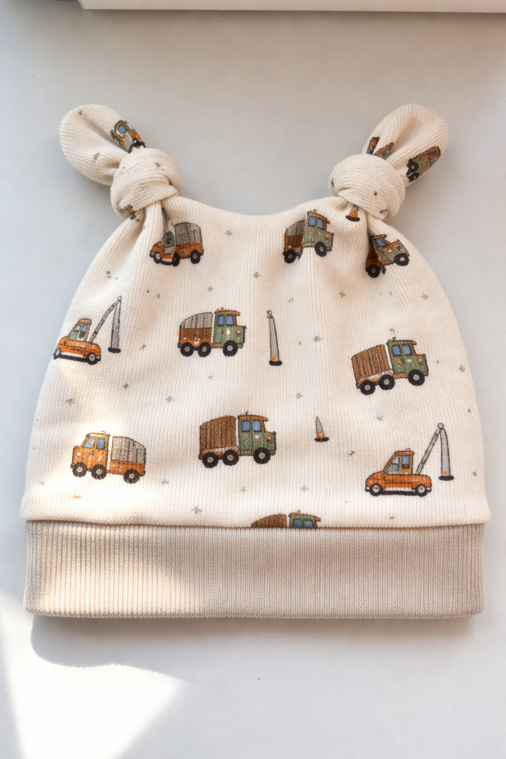 Knotenbeanie Fahrzeuge
